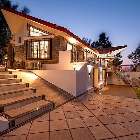 Casamo Silver Oak By Stayvista - Overlooking A Lake & Valley, Lush Green Lawns, & A Private Pool Mahabaleshwar Exterior photo
