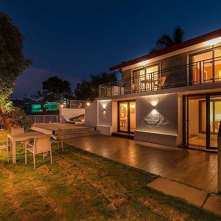 Casamo Silver Oak By Stayvista - Overlooking A Lake & Valley, Lush Green Lawns, & A Private Pool Mahabaleshwar Exterior photo