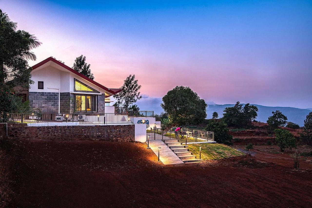 Casamo Silver Oak By Stayvista - Overlooking A Lake & Valley, Lush Green Lawns, & A Private Pool Mahabaleshwar Exterior photo
