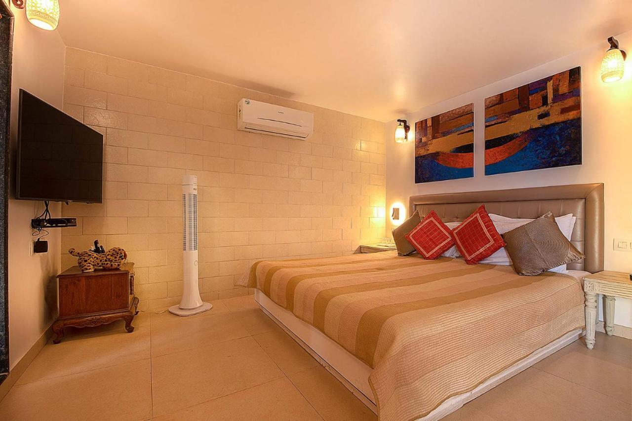 Casamo Silver Oak By Stayvista - Overlooking A Lake & Valley, Lush Green Lawns, & A Private Pool Mahabaleshwar Exterior photo