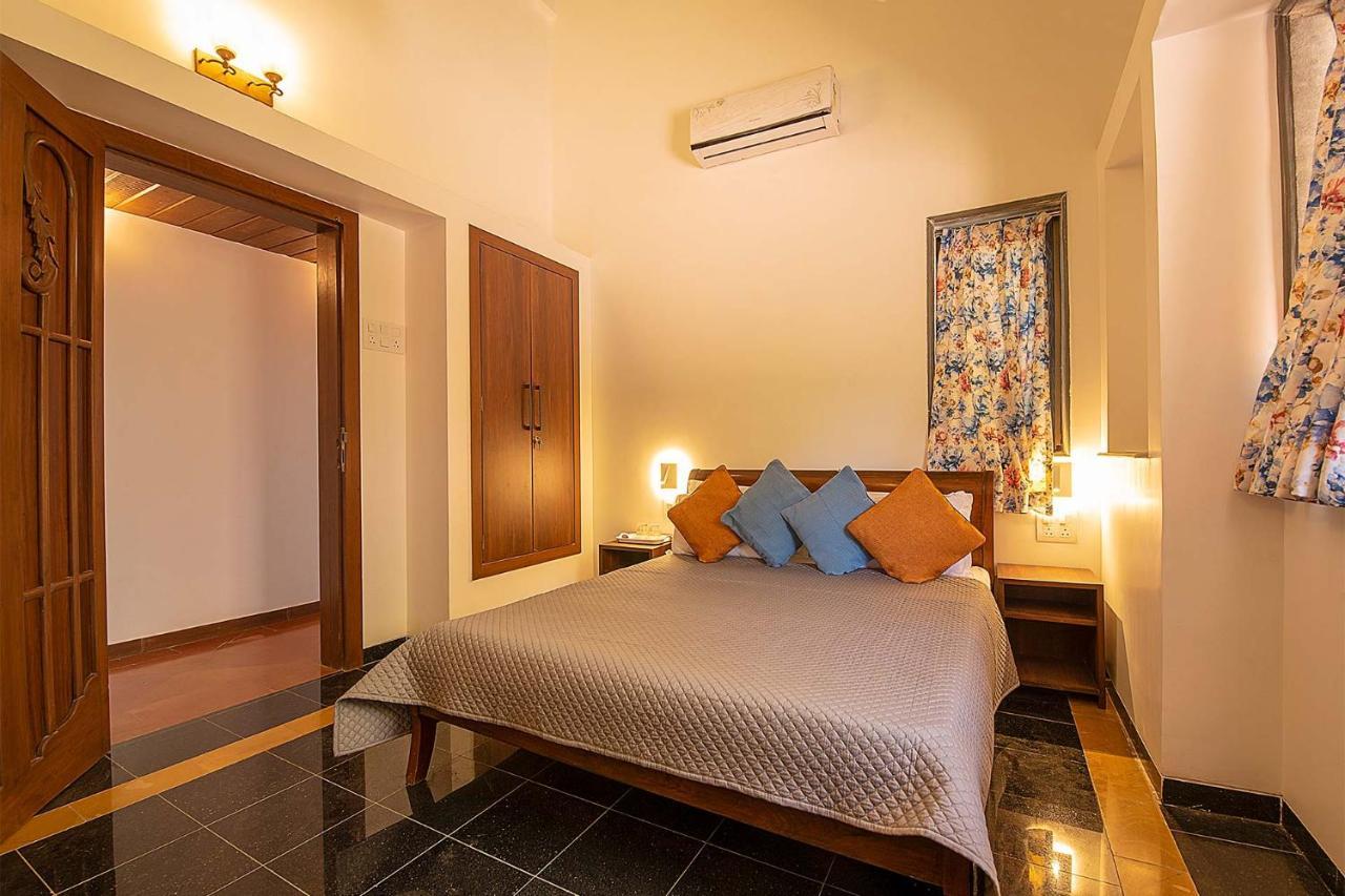 Casamo Silver Oak By Stayvista - Overlooking A Lake & Valley, Lush Green Lawns, & A Private Pool Mahabaleshwar Exterior photo