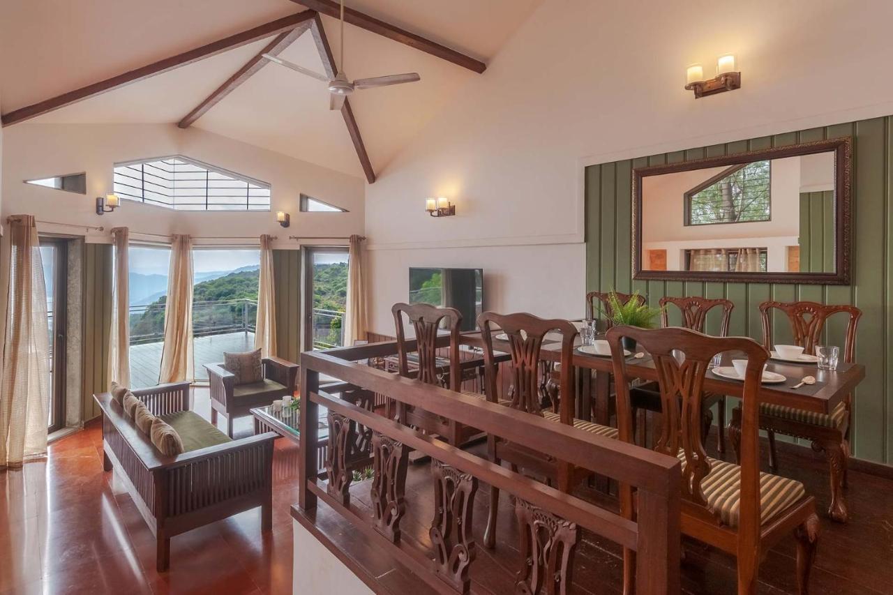 Casamo Silver Oak By Stayvista - Overlooking A Lake & Valley, Lush Green Lawns, & A Private Pool Mahabaleshwar Exterior photo