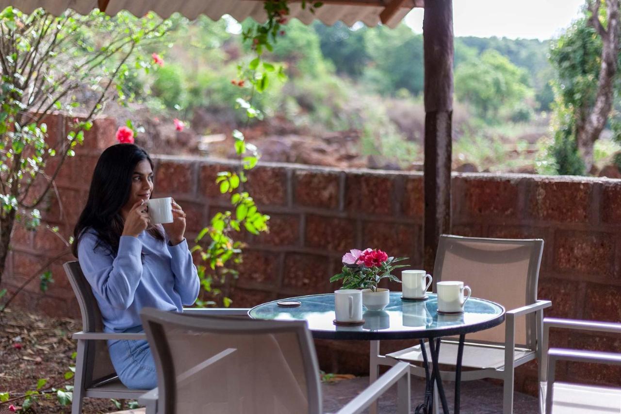 Casamo Silver Oak By Stayvista - Overlooking A Lake & Valley, Lush Green Lawns, & A Private Pool Mahabaleshwar Exterior photo
