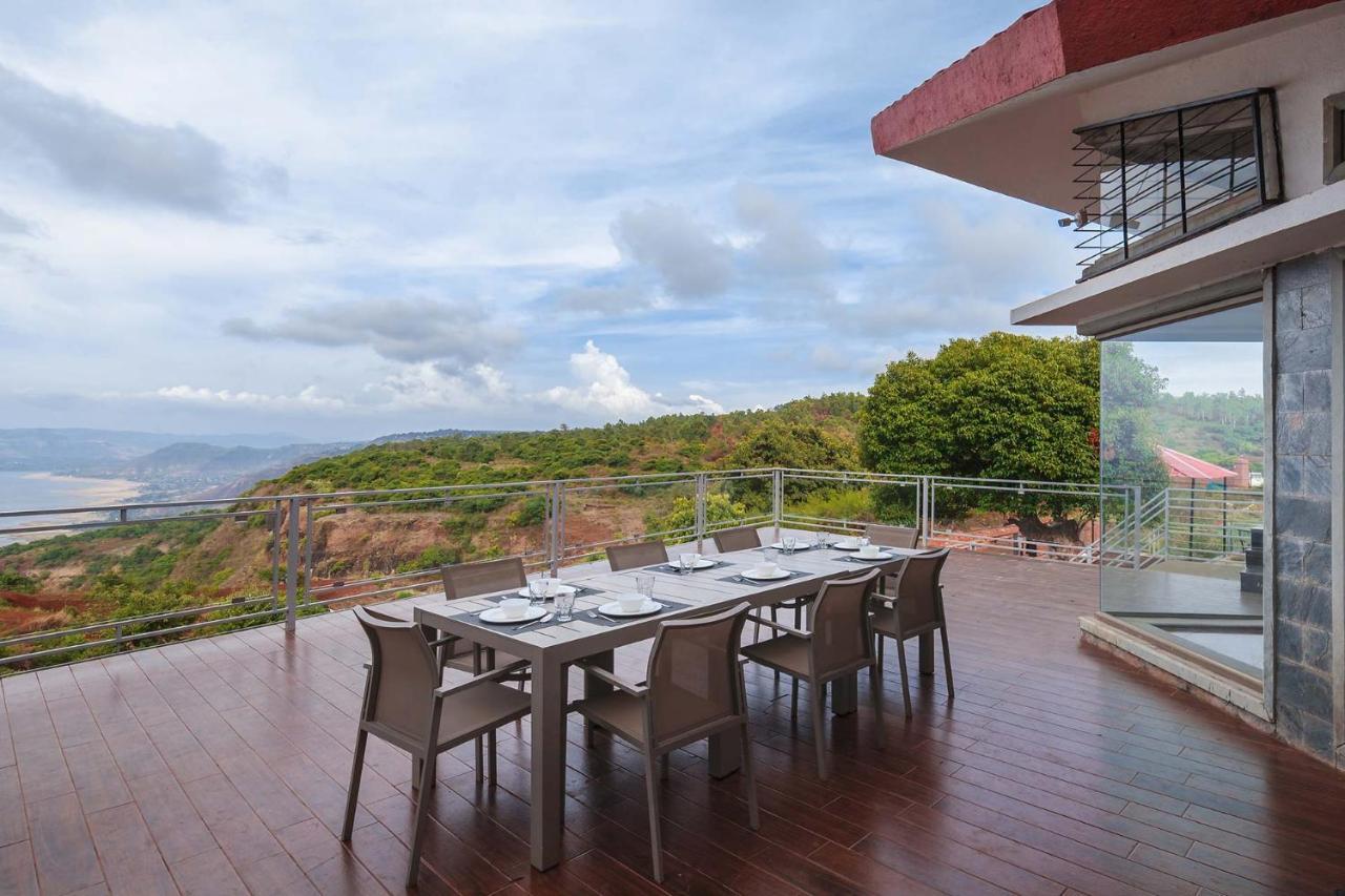 Casamo Silver Oak By Stayvista - Overlooking A Lake & Valley, Lush Green Lawns, & A Private Pool Mahabaleshwar Exterior photo