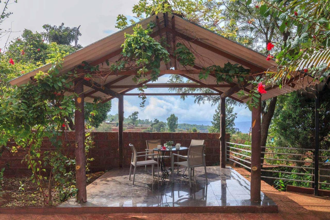 Casamo Silver Oak By Stayvista - Overlooking A Lake & Valley, Lush Green Lawns, & A Private Pool Mahabaleshwar Exterior photo