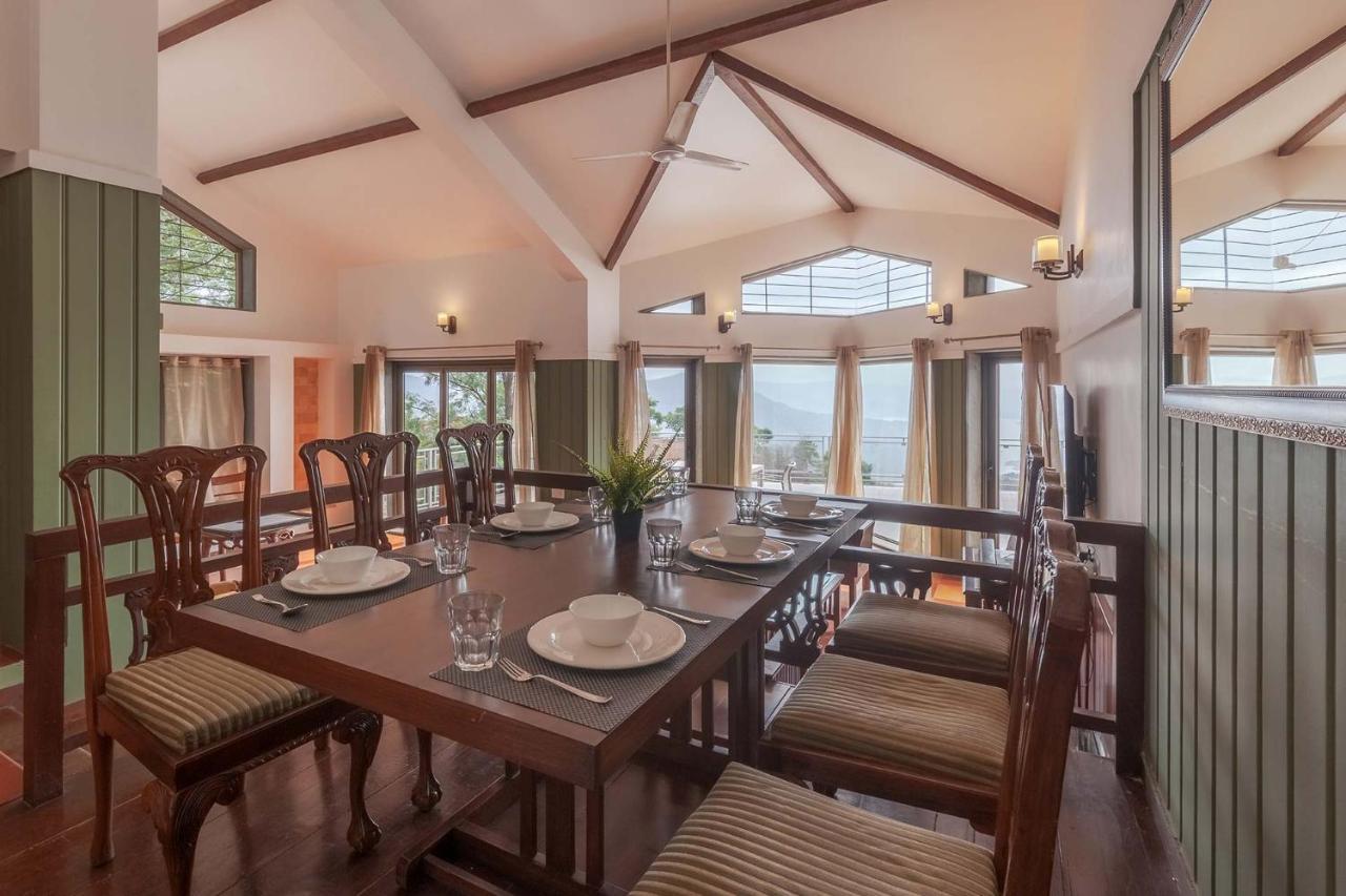 Casamo Silver Oak By Stayvista - Overlooking A Lake & Valley, Lush Green Lawns, & A Private Pool Mahabaleshwar Exterior photo